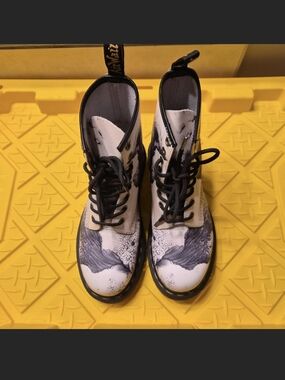 Dr. Martens White and Black 1460 Tate Decal - Size USL 7
